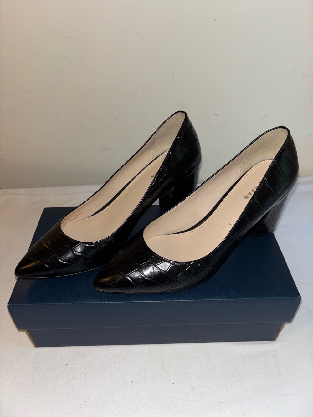 Cole Haan Karena pumps in Women’s size 6 in Black Croc printed leather